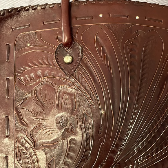 Ladies Western Hand Tooled Leather Laptop Bag with sterling sliver conchos. - Picture 4 of 7